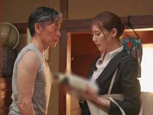 Nữ hoàng SEX gầy gò: tất đen gợi cảm, dù bạn có xuất tinh hay không, thật buồn cười, cô ấy rất hưng phấn vì con cặc lớn, cô ấy liên tục rên rỉ vì sung sướng!