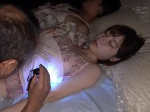Con cu làm mờ con mắt khi thấy cô bạn thân quá nuột