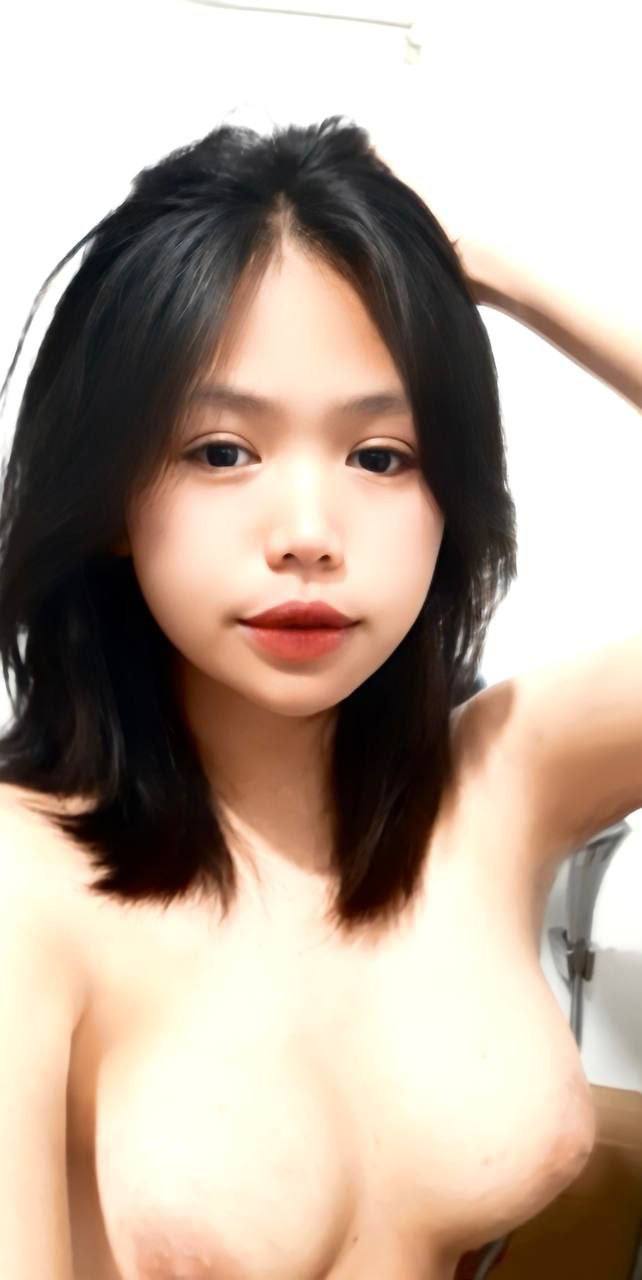 Cho thằng em trai bú liếm cái lồn hồng non tơ